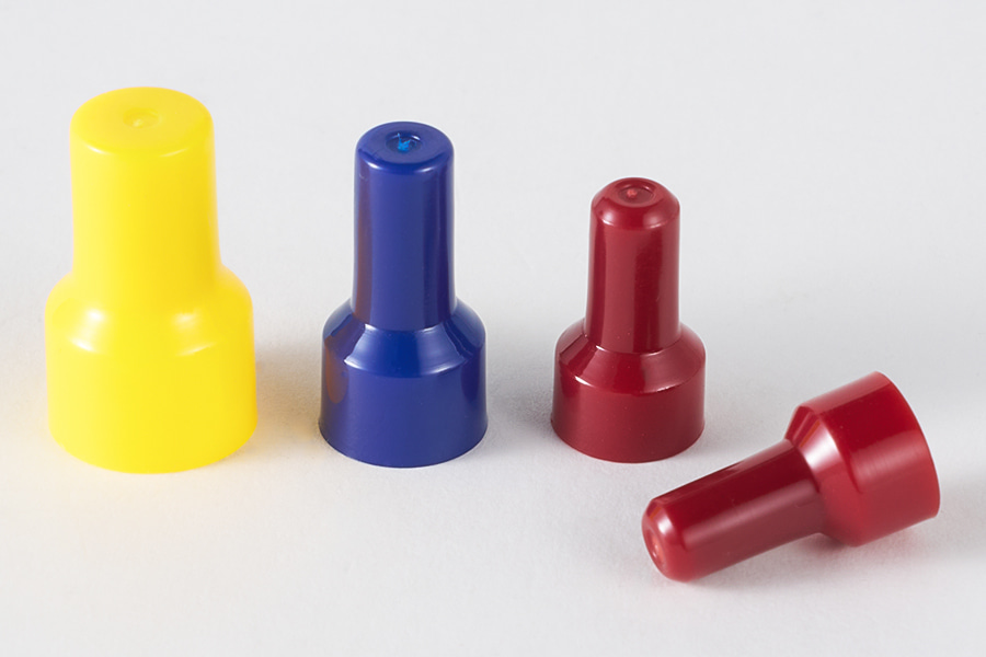 Schließen Sie das Ende flacher Stecker