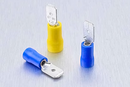 Doppeltes crimp -vinyl -isoliertes männliches Terminal